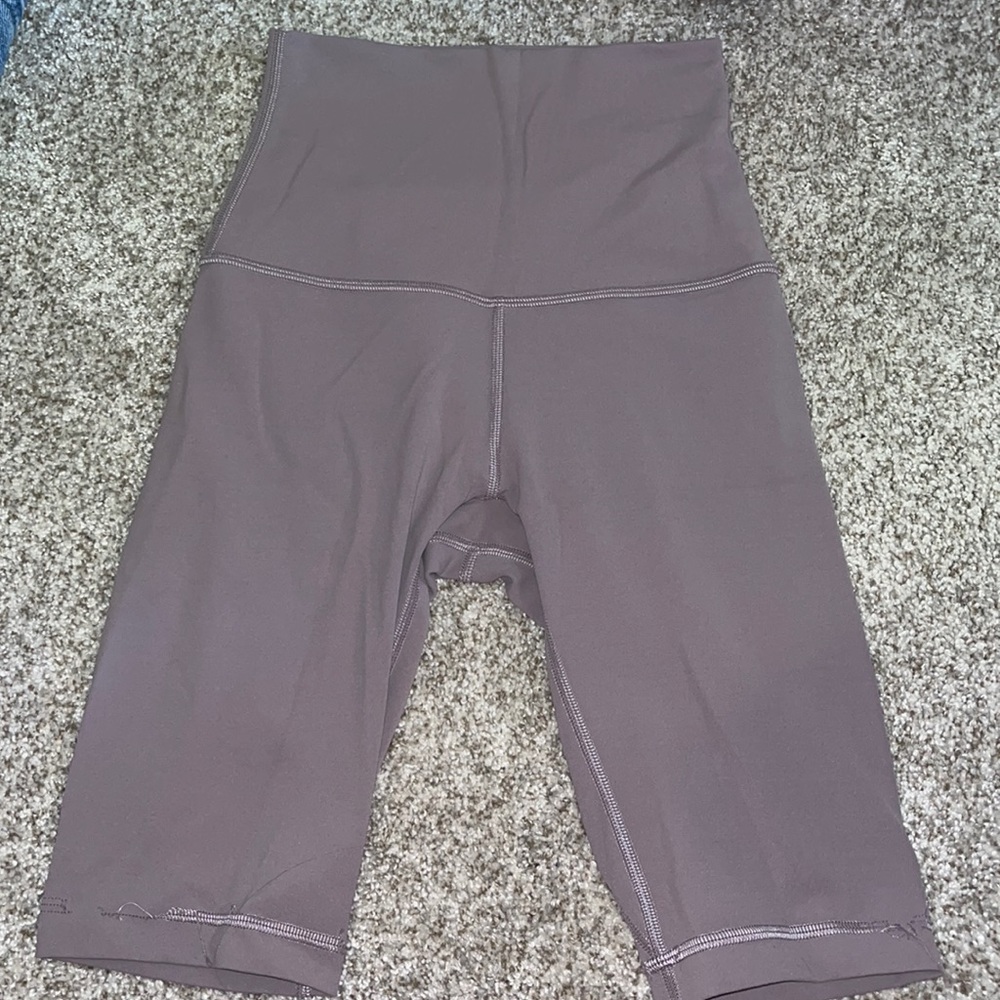 Dusky lavender 10” Lululemon Biker Shorts